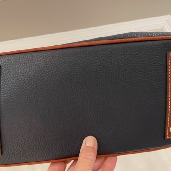 Beautiful Dooney & Bourke NAVY pebble leather tote-barely carried EUC! - Picture 4 of 9